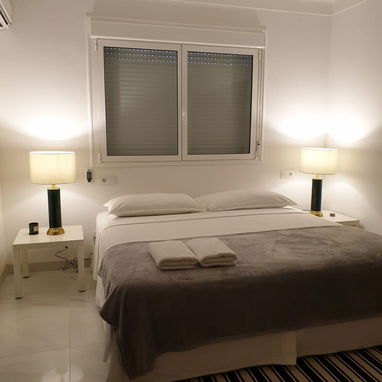 Renta en el vedado por larga estancia. Comodidad asegurada en 4 habitaciones con jardin - 2/8