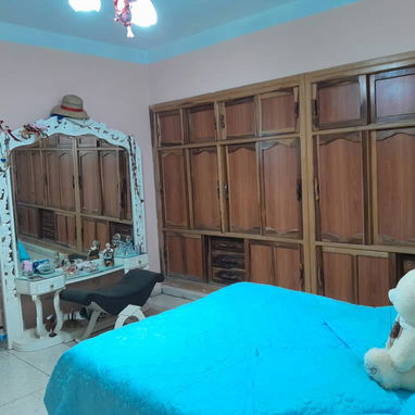 En el Mónaco!! Con ubicación excepcional para negocio!!! Chalet década del 50 con enorme patio y garaje!!!! - Img 117764433