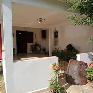 Vendo amplia propiedad de 30 metros de frente por 100 metros - Img 56149437