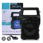 Bocina bluetooth y linterna portátil con panel solar, linterna, ranura para usb y tf + correa - Img 56277025