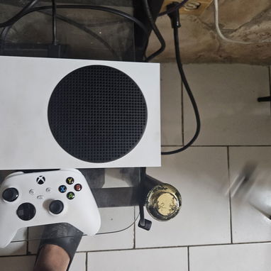 🎮🔥 SE VENDE XBOX SERIES S 512 GB – EXCELENTE ESTADO 🔥🎮 - Img 122810651