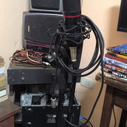 Artículos de música : Focusrite 80 Bocinas con amplificador 20 Micrófono y Stand 40 - Img 57136483