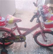 Bicicleta de niño roja y morada 16 cn sus accesorios en 150 usd - Img 45935680