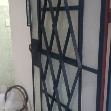 Apartamento semiinterior, de un edificio biplanta,consta de sala-comedor,1 cuarto, cocina y baños nuevos patio interior - Img 120885845