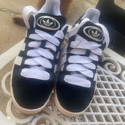 Tenis originales marca Adidas número 43 o 43 y medio depende la horma del pie - Img 56281216