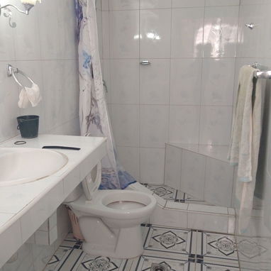CASA EN VENTA PUERTA CALLE EN CENTRO HAVANA Y SE DEJA CON TODO. PRECIO 28.000 Y SE AJUSTA . NO GESTORES.LEER DESCRIPCIÓN - 8/10