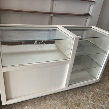 Estantes y vidriera para negocio - Img 123179195