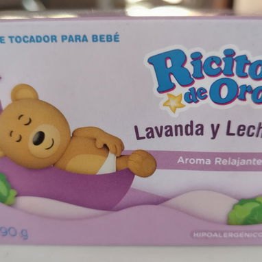 Champú, Colonia violeta, Desitin, jabón y toallitas húmedas de bebé - 2/8