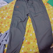 Vendo pantalones unisex para trabajar y otros artículos,el precio incluye domicilio - Img 56633412