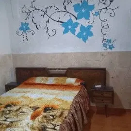 SE RENTA CASA DE 4 HABITACIONES A 5 CUADRAS DE LA PLAYA DE GUANABO. CON PISCINA.54026428 - 2/10