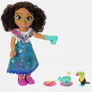 Juguetes: Disney Encanto: Mirabel Madrigal que canta y Tucán (40 cm) (Original) - Img 56736879