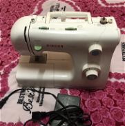 Vendo maquina de coser eléctrica singer - Img 45757699