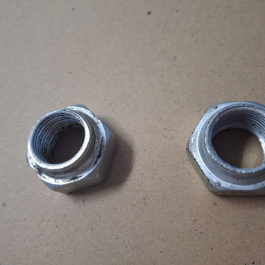 Tuerca de muñón de Lada - 2/2