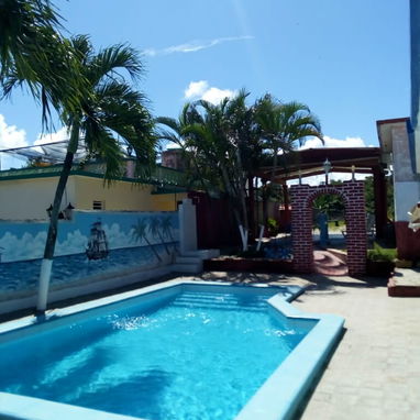 Cod.Z 🌊 Alquiler en Guanabo | Casa con Piscina y 2 Habitaciones | 6 Cuadras de la Playa 🏖️ - Img 120974695