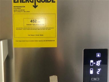 Refrigerador MIDEA grande con dispensador de agua - Img main-image