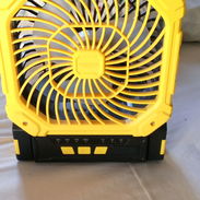 Vendo ventilador recargable tiene poco tiempo d uso está en perfecto estado viene con panel solar y su cargador Soy d Ce - Img 57586266