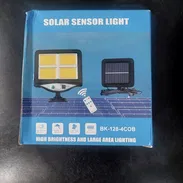Lámpara solar con sensor de movimiento - Img 57195001