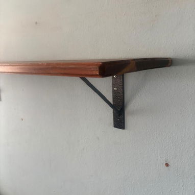 Repisa de madera con angulares - Img 125916948