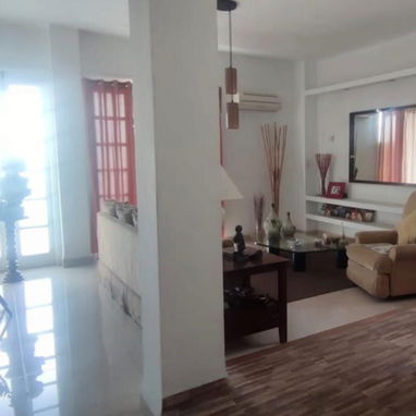 Apartamento en el Vedado 3 cuartos y medio y 3 ba帽os. Todo en 贸ptimo estado - Img 120155516