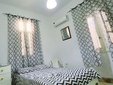 Se renta (lineal) apartamento cómodo y céntrico en el Vedado, La Habana - Img 66159861