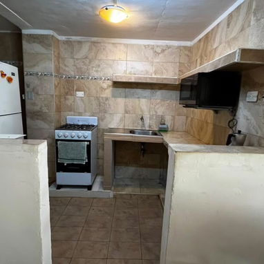 APARTAMENTO INTERIOR DE DOS PLANTAS EN EL VEDADO📍PLAZA DE LA REVOLUCIÓN Recien remodelada estilo moderno nuevo 20milusd - 2/6