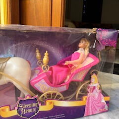 Barbie de la Bella durmiente con coche y caballo - Img 121293901