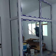 Carpinteria de aluminio y cristal para closet - Img 56852564