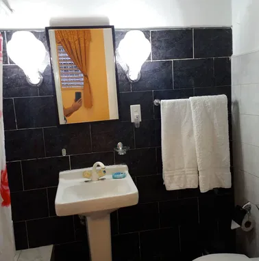 Se alquila apartamento cerca de Infanta y San Lázaro y del Hospital Amerjeiras - Img 84681282