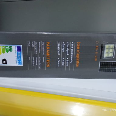 Lámpara LED recargable de panel solar - Img 121938426