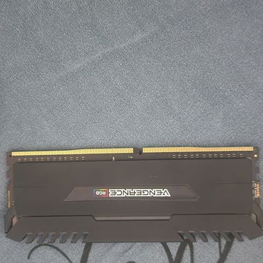 RAM DE 16 GB CORSAIR RGB - Img 122555978