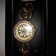 Reloj para dama con baño de oro - Img 45652742