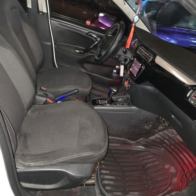 Peugeot 301 año 2017 tiene alarma gps en luces tiene 500 usd gomas nueva en musica tiene 2000 usd y todo funciona al 1 - Img 124290410