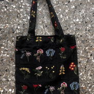 Vendo bolsa de lona de flores en 3000 cup. Es de Shein. - Img 56741916
