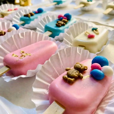 Curso presencial de candy bar de cupcakes, donas y galletas con decoración comestible y fondant - 9/9