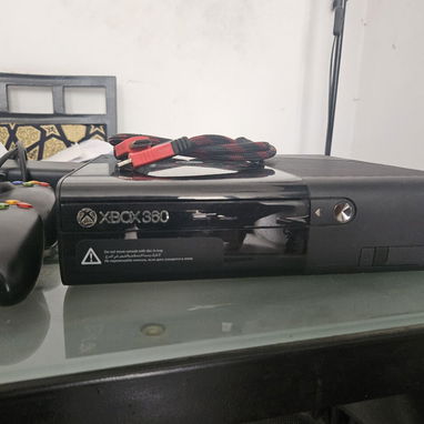 XBOX 360 E (Super Slim) pirateado + 2 mandos + 250 de disco duro - Img 123032980