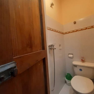 🪼 APARTAMENTO EN EL VEDADO | RENTA SEGURA EN LA HABANA | ZONA SIN APAGONES 🏡✨ - Img 121951351