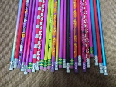 Para escuela lapices portaminas gomas de borrar y gomas pegar , bolígrafos tijeras colores plumones crayolas acuarela , - Img 40010672