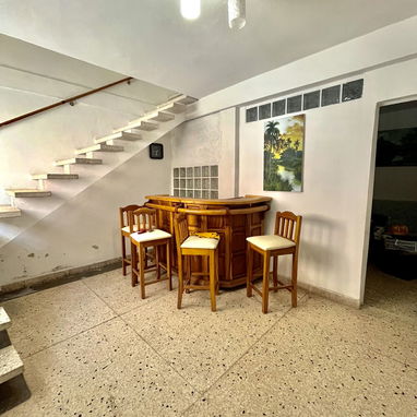 Se renta casa para negocio, totalmente independiente de 2 pisos. - Img 119850713