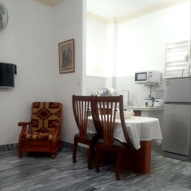 RENTA LINEAL APTO, 1 HABITACIÓN CON RESPALDO Y WIFI, VEDADO, CERCA DE HOSPITALES - 3/10
