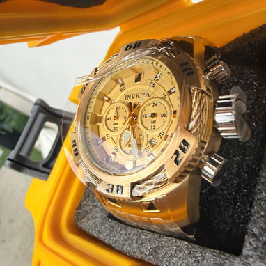 Reloj Invicta dorado Diseño robusto, elegante y llamativo. Ideal para un look Deportivo, Casual. Envío incluído. - 2/5