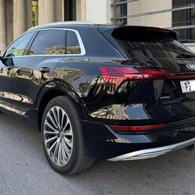 Audi E-Tron 2019  104mil millas  34, 000 usd - 2/3