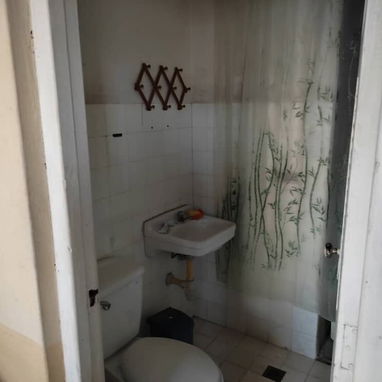 Vendo apto de 2 Habitaciones y 2 ba帽os en Vedado - Img 120576668
