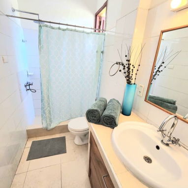 450 USD EL MES .RENTO APARTAMENTO DE 2 HABITACIONES EN EL VEDADO BIEN CENTRICO 52501177 - 3/6