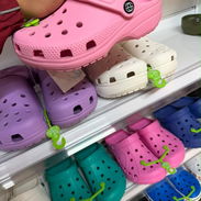 Crocs Clásicas de colores - Img 57812936