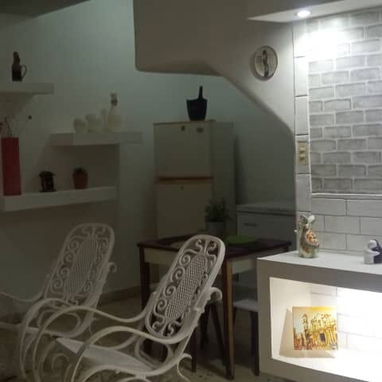 Renta de apartamento independiente en el Vedado, ideal para estudiantes. - Img 100330148