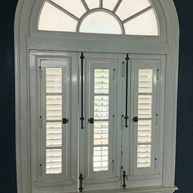 Restauración y Pintura de ventanas y puertas - 10/10