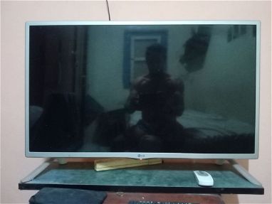 TELEVISOR - LG Smart TV HD 32'' (En Buen Estado) - Img main-image