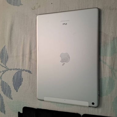 Vendo iPad 9na generación, 64GB, WIFI+LTE (Tiene para linea), + Smart Keyboard, perfecto para estudiar, trabajar, jugar. - 3/4