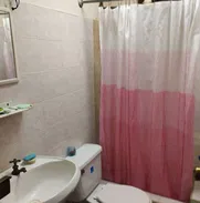 Apartamento en 3er piso, 3 habitaciones, teléfono fijo y gas d la calle - Img 50433310