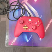🎮 Mando PowerA Enhanced con cable — Licenciado Xbox, rojo con cruceta dorada. Tengo varios, de distintos colores - Img 55935305